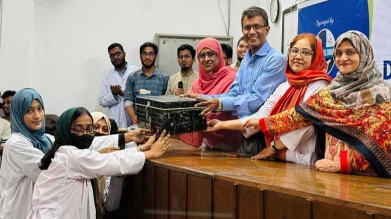চমেকে শতাধিক শিক্ষার্থীর মাঝে বিনামূল্যে বোন্স বিতরণ