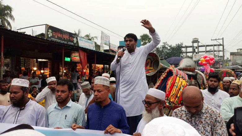 এখন তারা মানুষের চোখ তুলে নিচ্ছে, হাসপাতালেও হামলা চালাচ্ছে: এনসিপি নেতা তুহিন